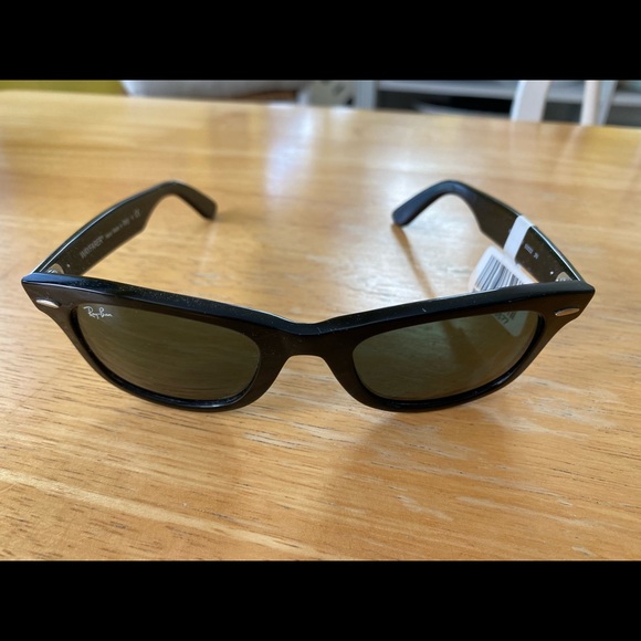 Ray-Ban Sunglasses - NEW W TAG - Picture 3 of 7
